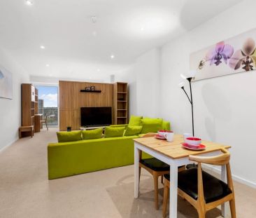 FULLY FURNISHED STUDIO APARTMENT BOASTING CONVENIENCE - Photo 1