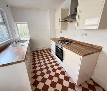 2 bedroom end of terrace house to rent - Photo 5