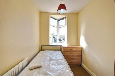 4 bedroom end of terrace house to rent - Photo 4