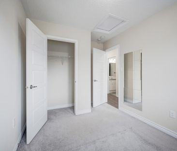 For Lease - 3082 Harebell Gate, Oakville, Ontario - Photo 2