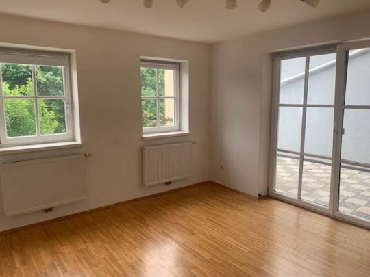 großzügige 2-Zimmer Wohnung mit Terrasse und möblierter Küche - Photo 1