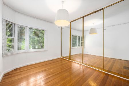 2/4 Clowes Street, South Yarra. - Photo 4