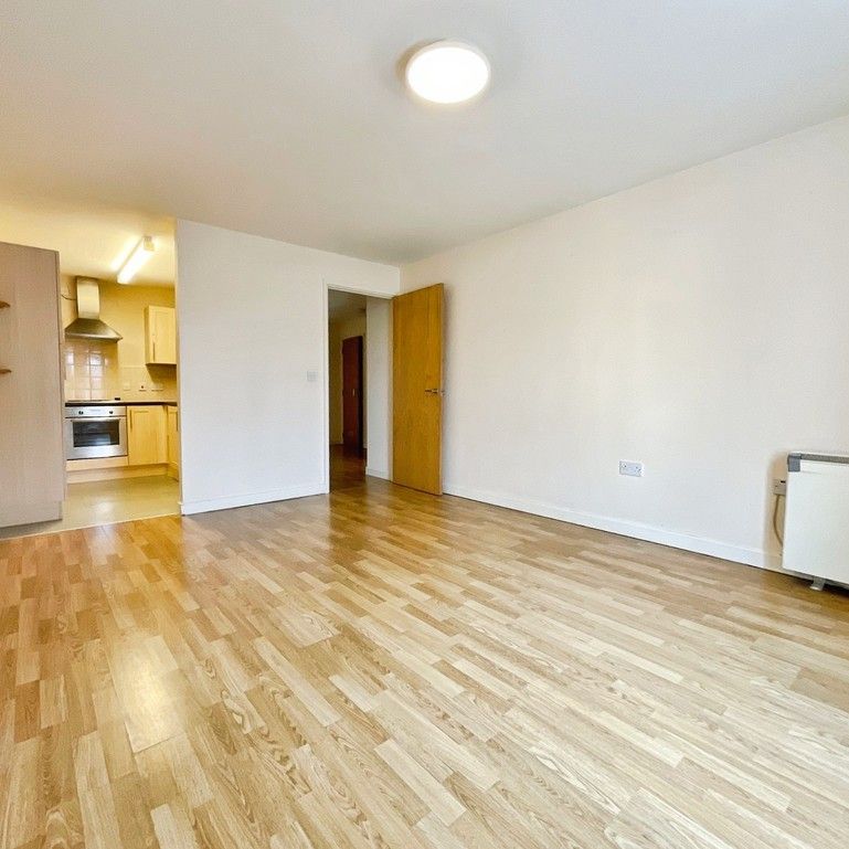 2 bedroom Apartment to let - Photo 1