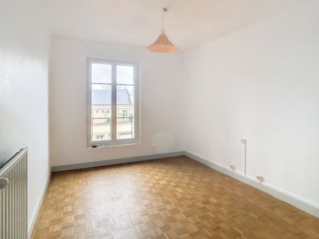 Location Appartement 4 pièces 91m² COUTANCES 50200 - Photo 3
