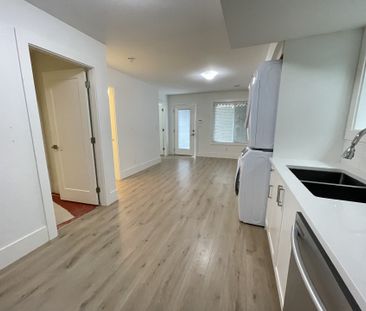 Newer 2 Bedroom Basement Suite in Grandview South Surrey - Photo 3