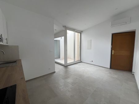 Location Appartement 2 pièces 30m² MARSEILLE 7ème - Photo 3