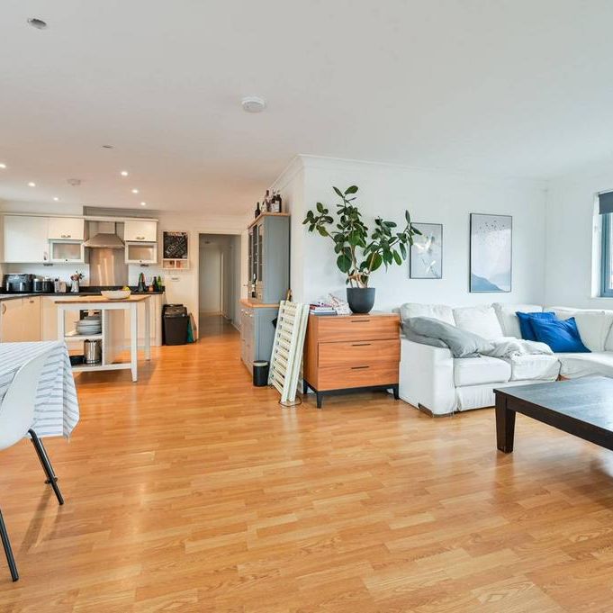 3 bedroom flat to rent - Photo 1