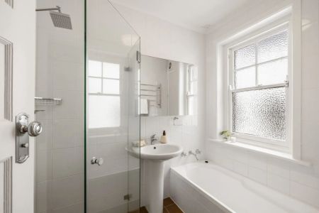 Elegant Art Deco Living in the Heart of Cremorne Point - Photo 5