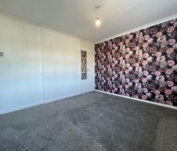 38 Canberra Gardens, - Photo 3