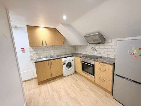 2 Bed Flat, High Road, IG1 - Photo 5