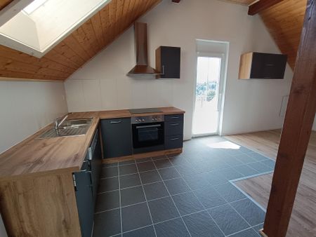 Charmante 2.5-Zimmer-Attikawohnung mit Balkon zu vermieten - Foto 2