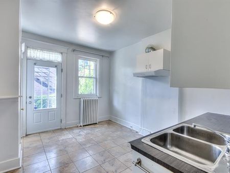 4542 Av. Earnscliffe - Photo 5