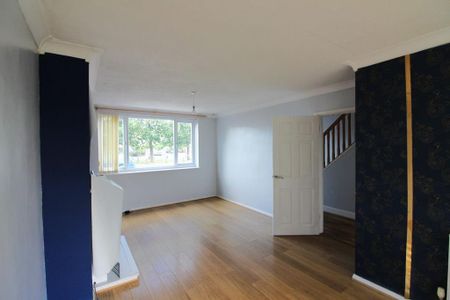3 bedroom semi-detached house to rent - Photo 3