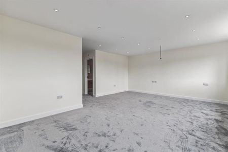 5 bedroom detached house to rent - Photo 4