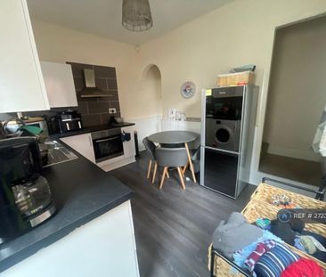 2 bedroom semi-detached house to rent - Photo 5