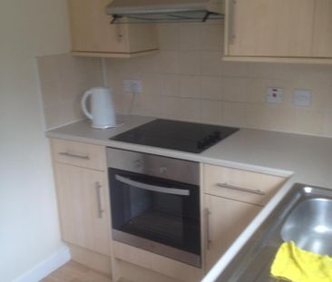 2 bedroom end of terrace house to rent - Photo 5