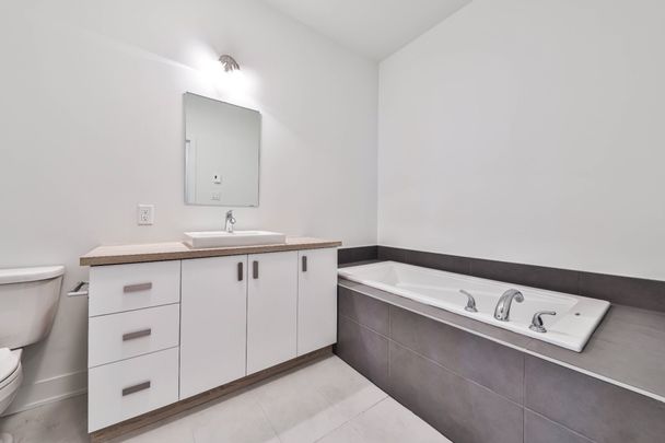 430 Rue Notre-Dame, app.201, J6A 2T4, Repentigny - Photo 1