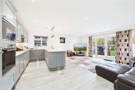 Beech Hill Road, Spencers Wood, Reading, Berkshire, RG7 - Photo 5