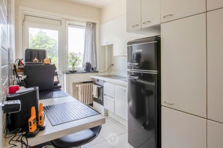 Ruim appartement met 2 slaapkamers en terras, zicht op het stadspark - Photo 5