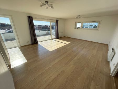 Location Appartement 4 pièces 106m² ROUBAIX 59100 - Photo 4