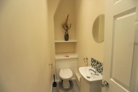 4 bedroom terraced house to rent - Photo 2