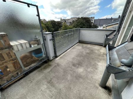 DG mit Aufzug / neue Bodenbeläge / Balkon / zwei Bäder ! - Foto 3