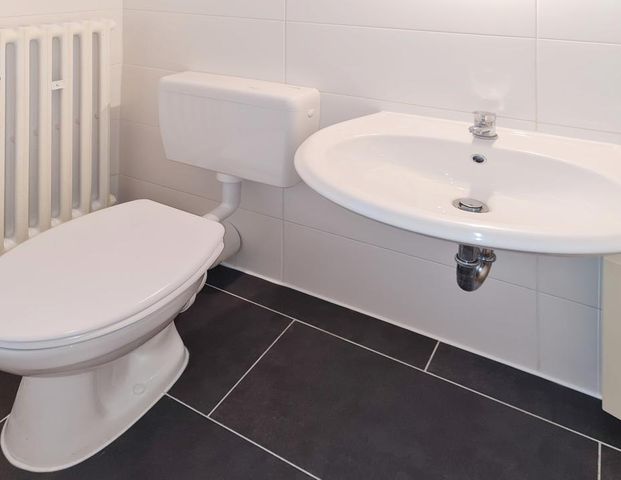 Renovierte 2-Zimmer-Wohnung im Erdgeschoss mit Balkon zu vermieten! 1 Nettokaltmiete frei (2. Monat) - Photo 1