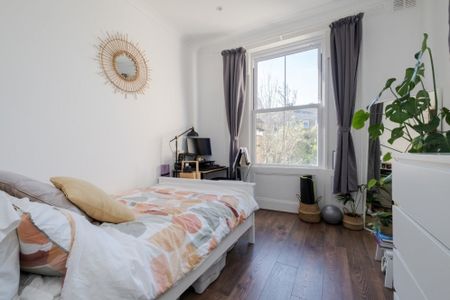 3 bedroom flat to rent - Photo 4