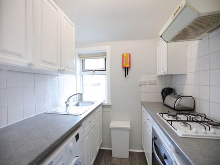4 bed Apartment to rent - Photo 5