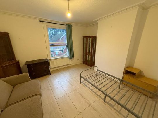3 bedroom flat to rent - Photo 1