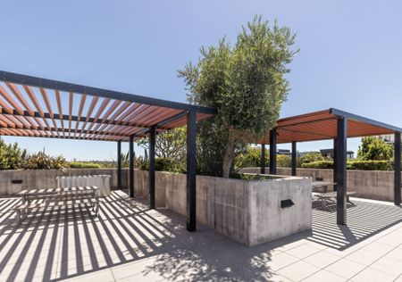 STUNNING APARTMENT IN PRIME LOCATION - Photo 2