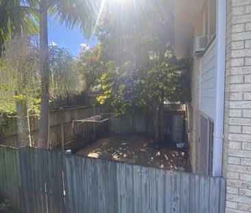 GREAT LOCATION AIR CONDITIONED TOWNHOUSE - Photo 5