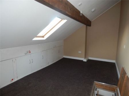 2 Bed - Clement Street, Birkby, Huddersfield, West Yorkshire - Photo 4