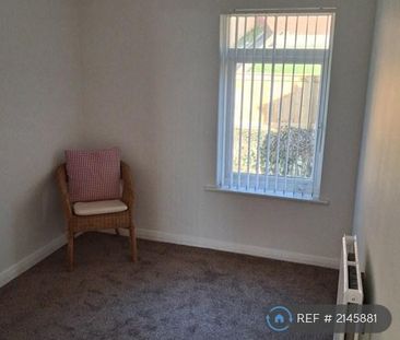 3 bedroom end of terrace house to rent - Photo 3