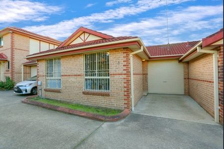 Neat & Tidy Two Bedroom Villa - Photo 3