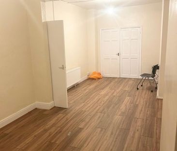 3 Bed Terraced House, Chadwin Road, E13 - Photo 1