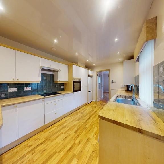 2 bedroom ground floor flat to rent - Photo 1