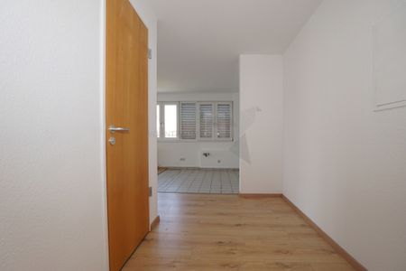 Geräumige, helle 2-Raum-Wohnung mit Dachterrasse - Photo 2