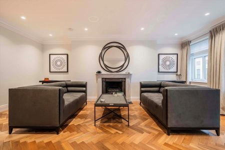 Pall Mall, St James's, SW1Y - Photo 2