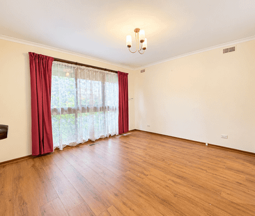 Spacious Family Living in Glen Waverley - Photo 4