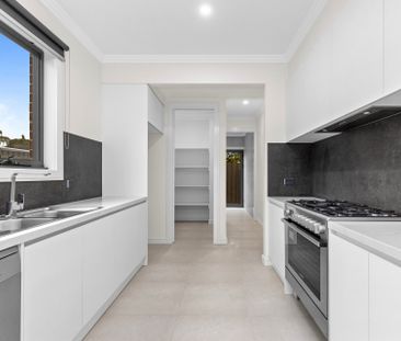 Large Modern Townhome - Photo 6