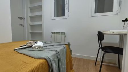 Calle de Trafalgar, Madrid, Community of Madrid 28010 - Photo 2