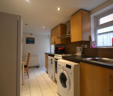 1 bedroom Flat To Let - Photo 3