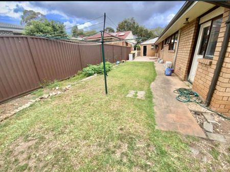Modern Family Home in Bradbury, NSW - Spacious and Comfortable - Photo 2