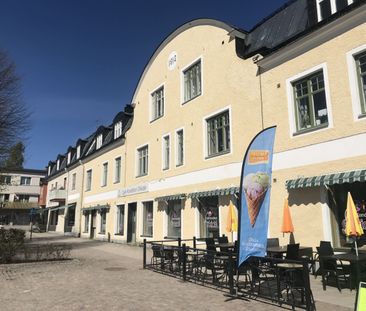 Elegant trea från sekelskiftet med generösa takhöjder, belägen på a... - Foto 1