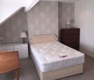 Room in a Shared Flat, Richmond Grove, M13 - Photo 3