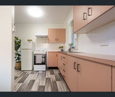 Refreshed 3 bedroom home - Photo 6