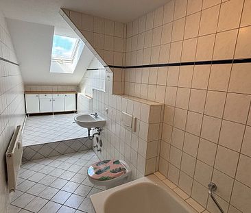 ++- traumhafter Blick über Plauen, 3 Zimmer, Parkett, Wanne ++ - Photo 5