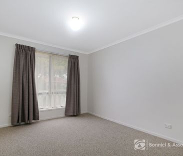 SPACIOUS THREE BEDROOM HOME IN POPULAR NORRIS PARK! - Photo 2