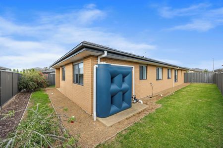 FOUR BEDROOM HOME IN POPULAR LOCATION - Photo 5